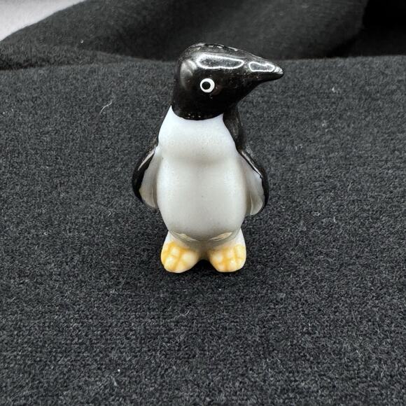 Vintage Bug House Ceramic Miniature Penguin Figurine - Picture 1 of 8